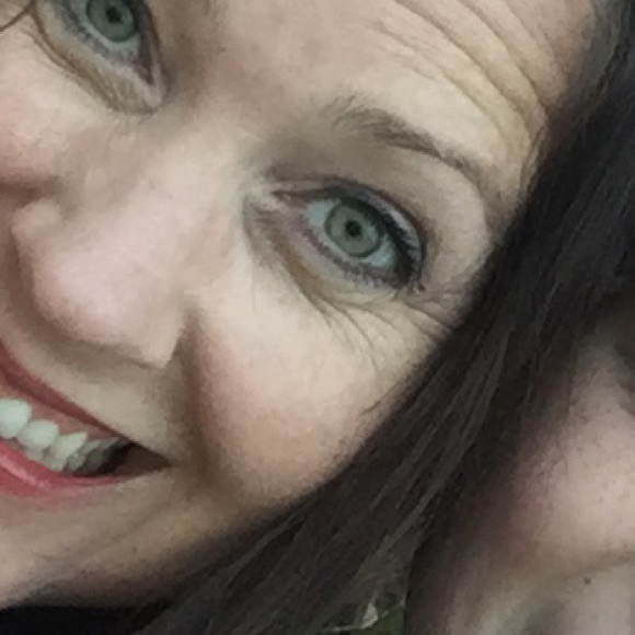 Meet your Posher, Lauri - Picture 2 of 2